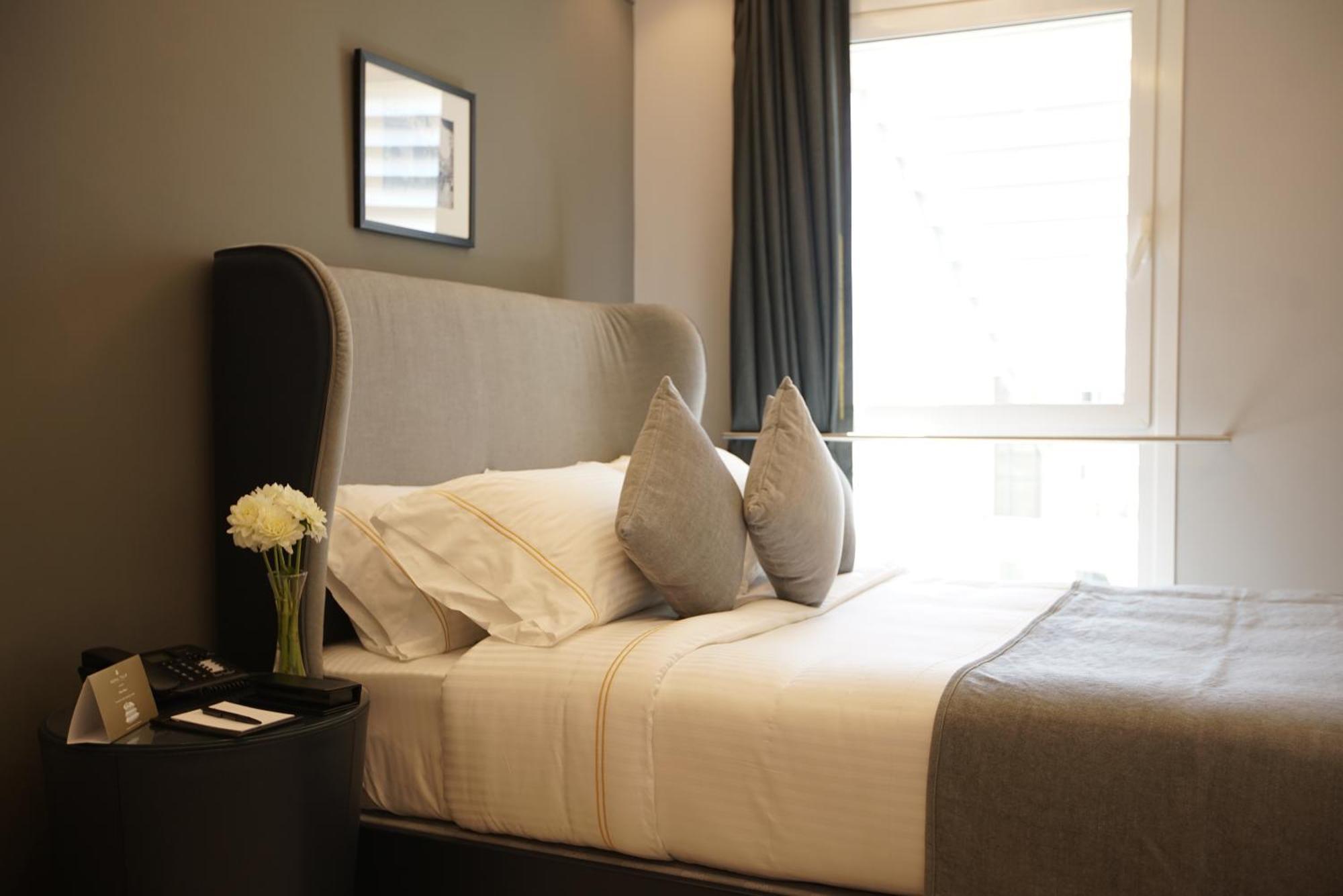 Standard Queen Room